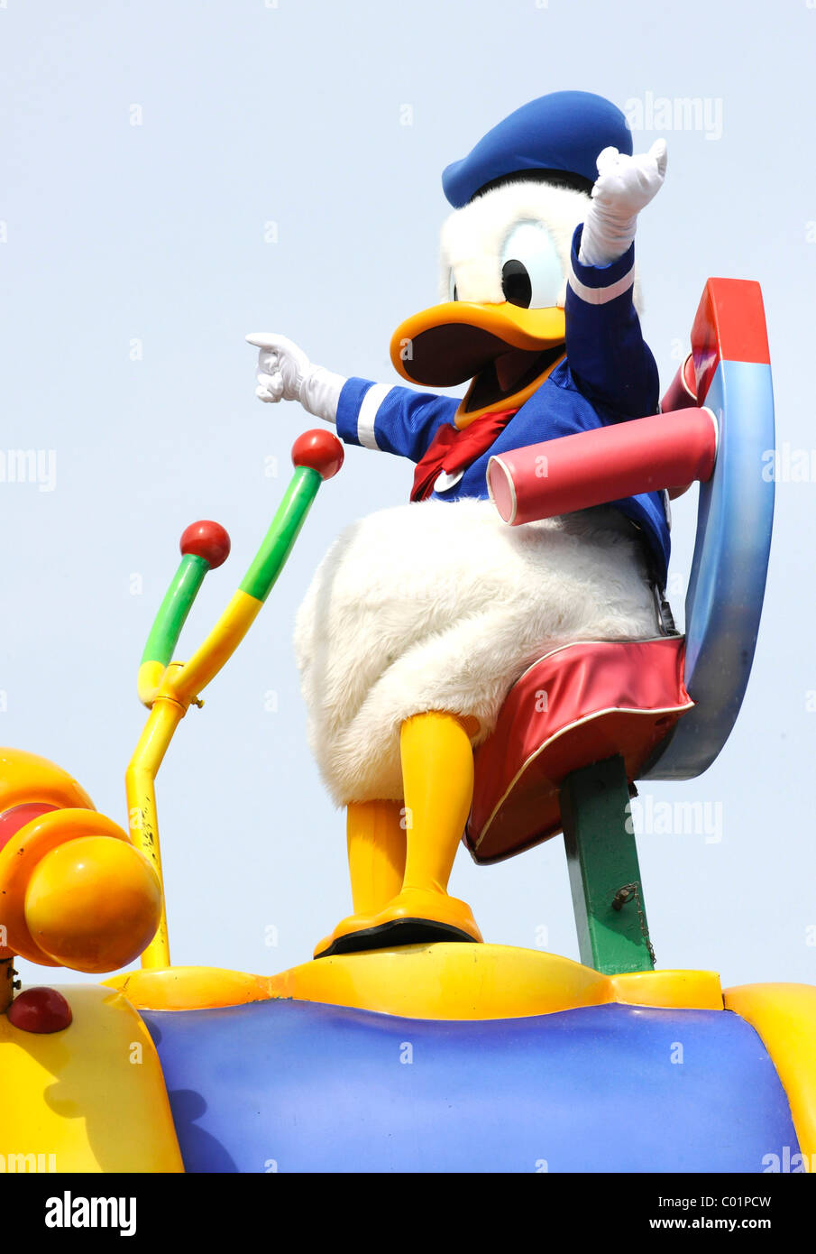 Donald Duck auf einem LKW in Disneyland, Hong Kong, China, Asien Stockfoto