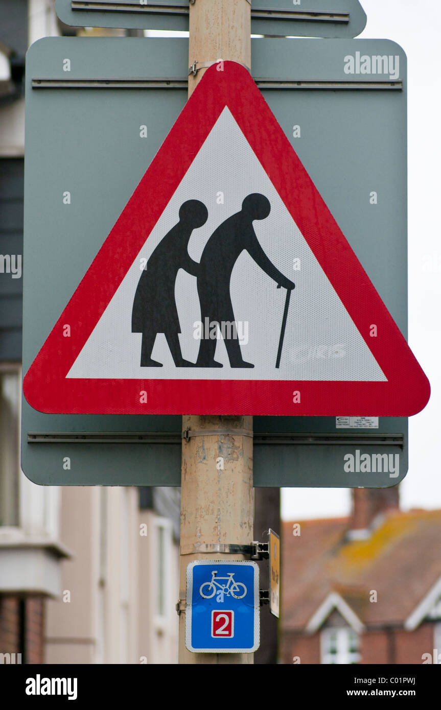 Ältere Fußgänger Straßenschild UK Stockfoto
