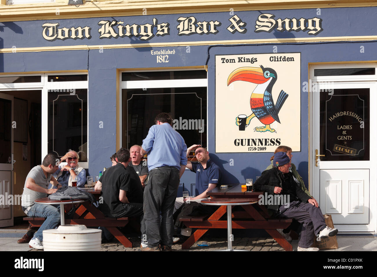 Tom King Bar und behaglich, Clifden, Connemara, County Galway, Republik Irland, Europa Stockfoto