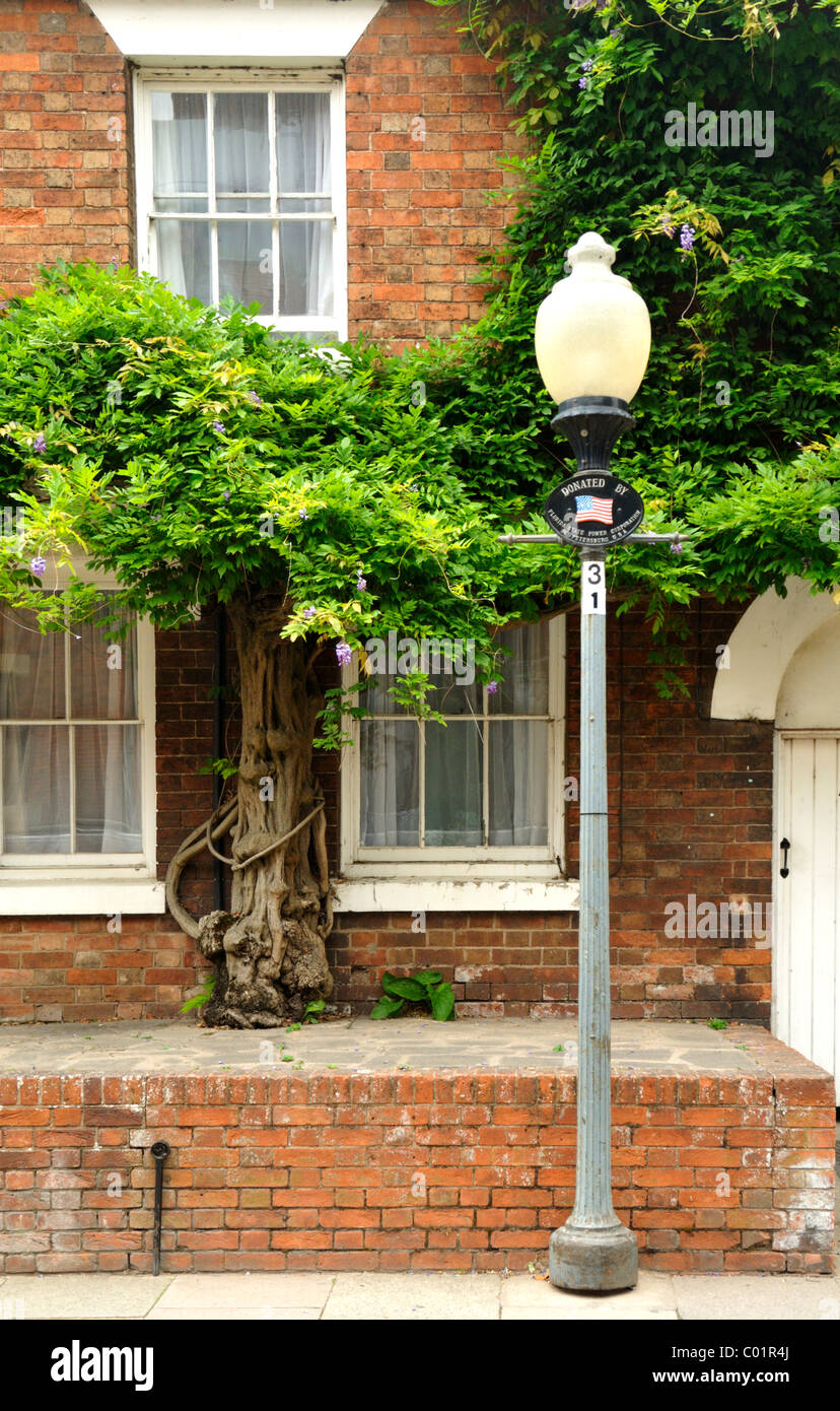 Laterne, gestiftet von der Florida State Power Corporation an der Stratford-Uponm-Avon, UK. Stockfoto