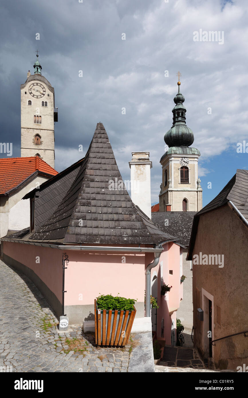 Malerwinkel Stadtbild, Türme der Frauenbergkirche Kirche und die Kirche von St. Nikolaus, Wachau Valley, Region Waldviertel Stockfoto