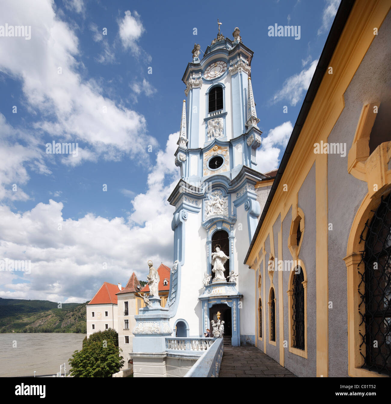 Turm der Abteikirche, Dürnstein, Wachau Valley, Region Waldviertel, Niederösterreich, Österreich Stockfoto
