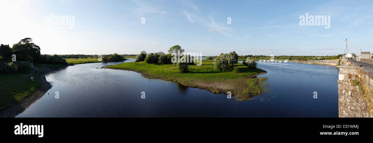 Shannon River mit Long Island nahe Shannonbridge, County Offaly, Leinster, Irland, Europa Stockfoto