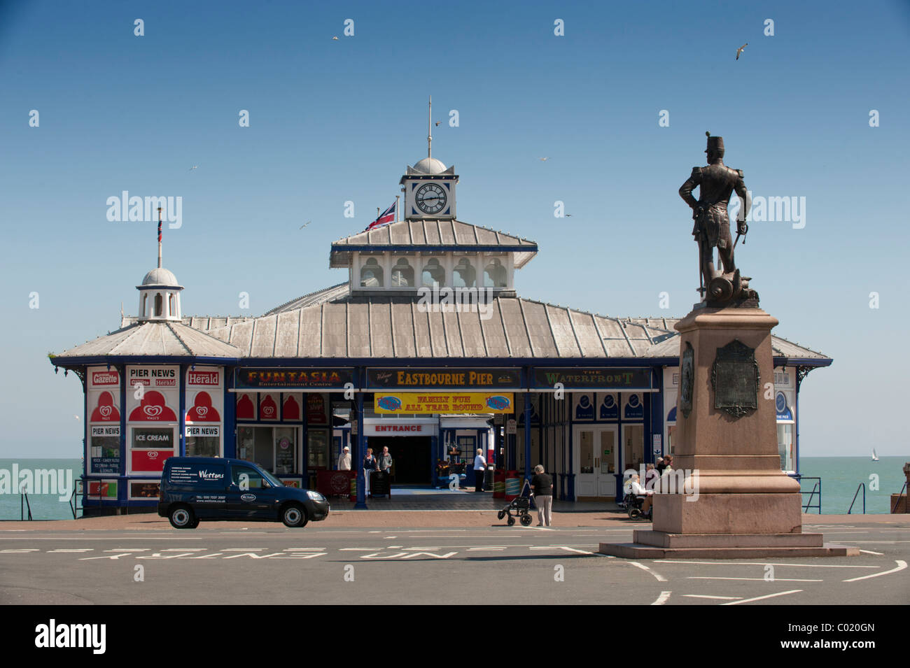 Eingang zum Pier von Eastbourne Stockfoto