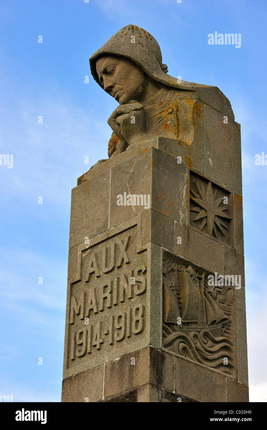 Denkmal zu Ehren der WWI Matrosen, die während des ersten Weltkrieges am Pointe Saint-Mathieu, Finistère, Bretagne, Frankreich gestorben Stockfoto