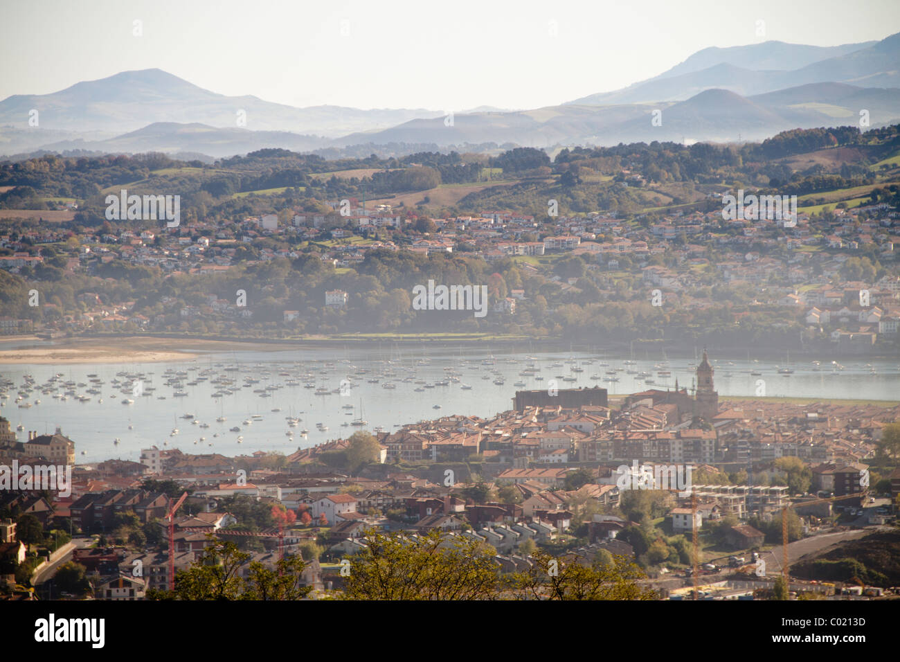Hondarribia und Hendaye im Baskenland. Stockfoto