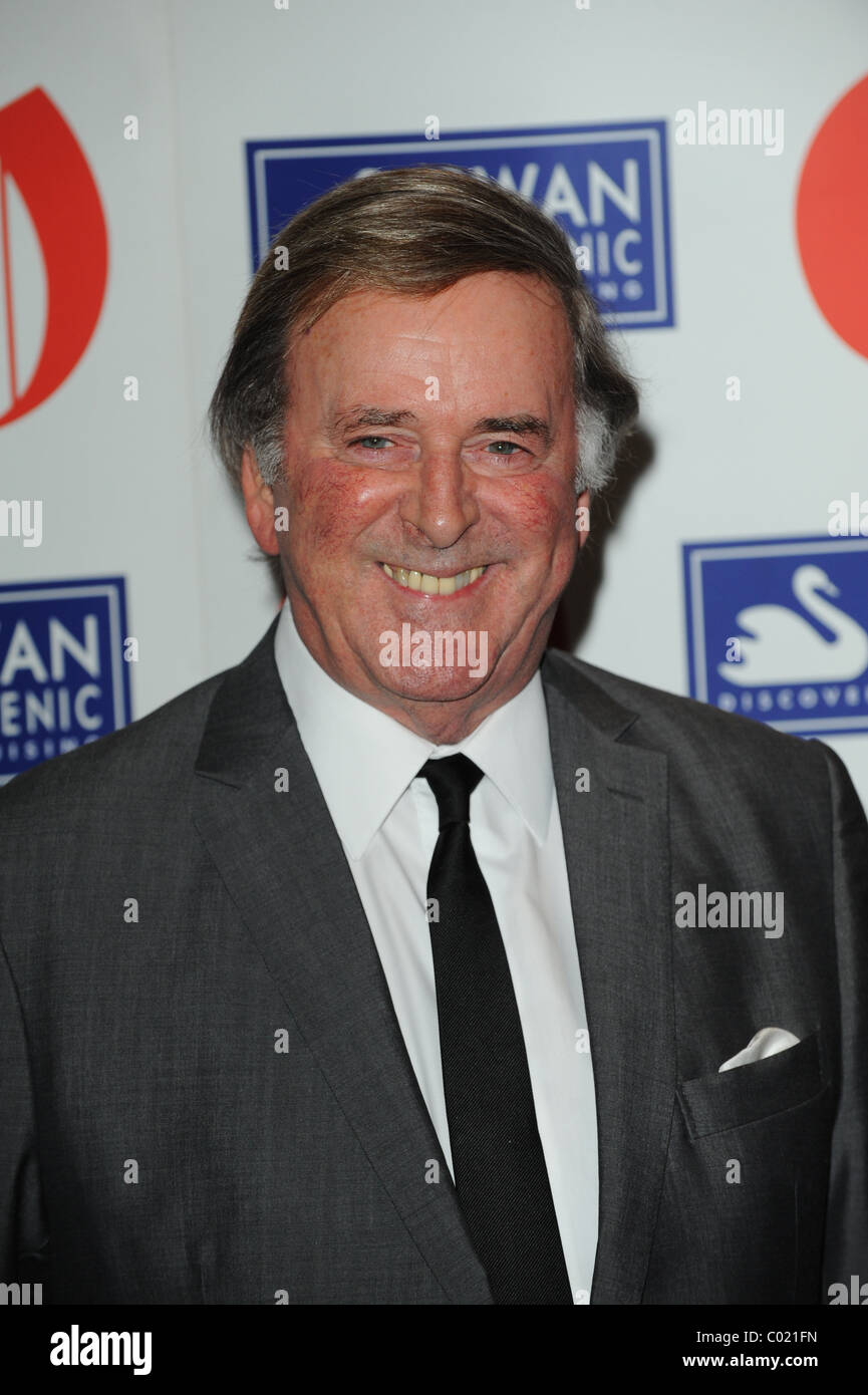 SIR TERRY WOGAN 2011 OLDIE des Jahres Auszeichnungen SIMPSON im Strang LONDON ENGLAND 10. Februar 2011 Stockfoto