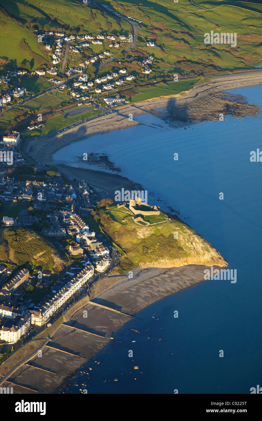 Luftaufnahme von Criccieth im Abendlicht, Llyn Halbinsel, North Wales, Cymru, Großbritannien, Deutschland, GB, Großbritannien, Stockfoto