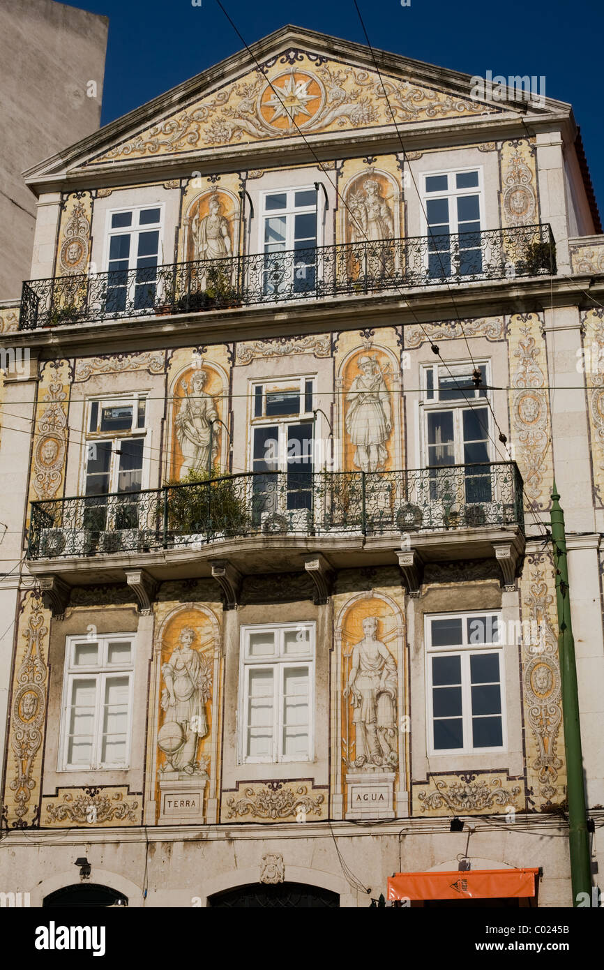 Kachel-bedeckten Gebäude im Chiado Viertel von Lissabon, Portugal Stockfoto