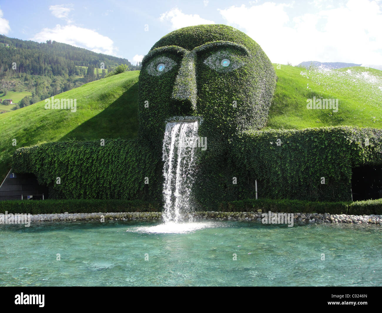 Gesicht-Wasserfall in Swarovski Kristall Welt Österreich Stockfotografie -  Alamy