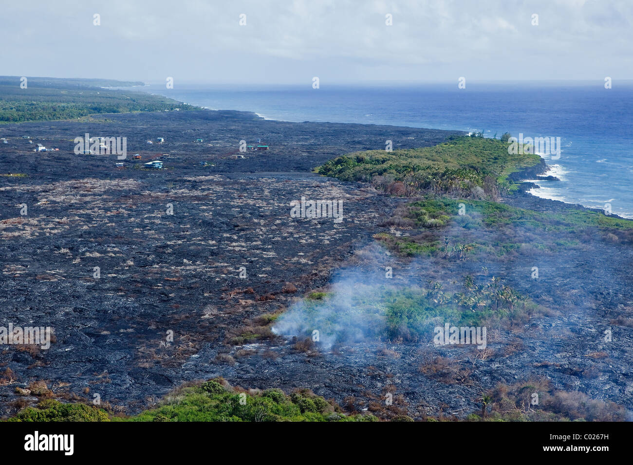 Der Lavastrom erreicht ein Volcano in der Nähe von Kalapana, Big Island, Hawaii, USA Stockfoto