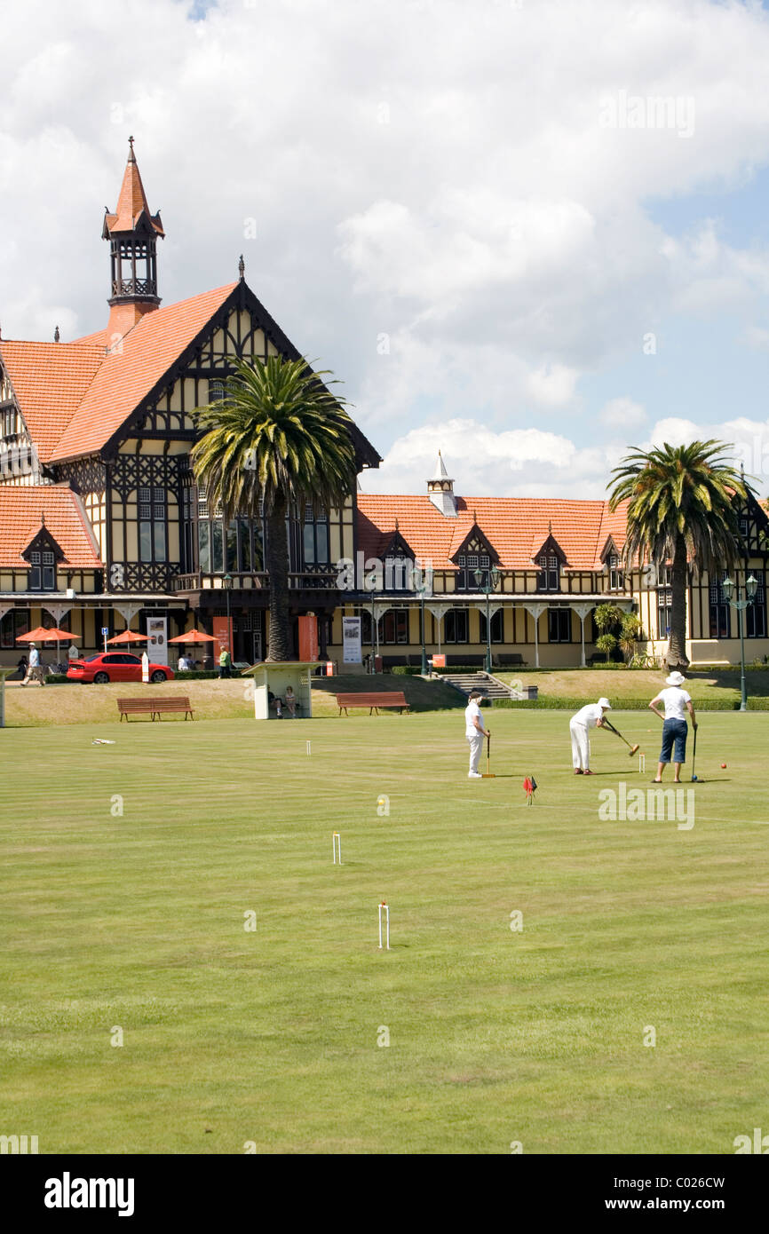 Rasen-Bowling-Turniere statt auf den Grüns der Regierung Gärten, Bäder Rotorua, Neuseeland Stockfoto