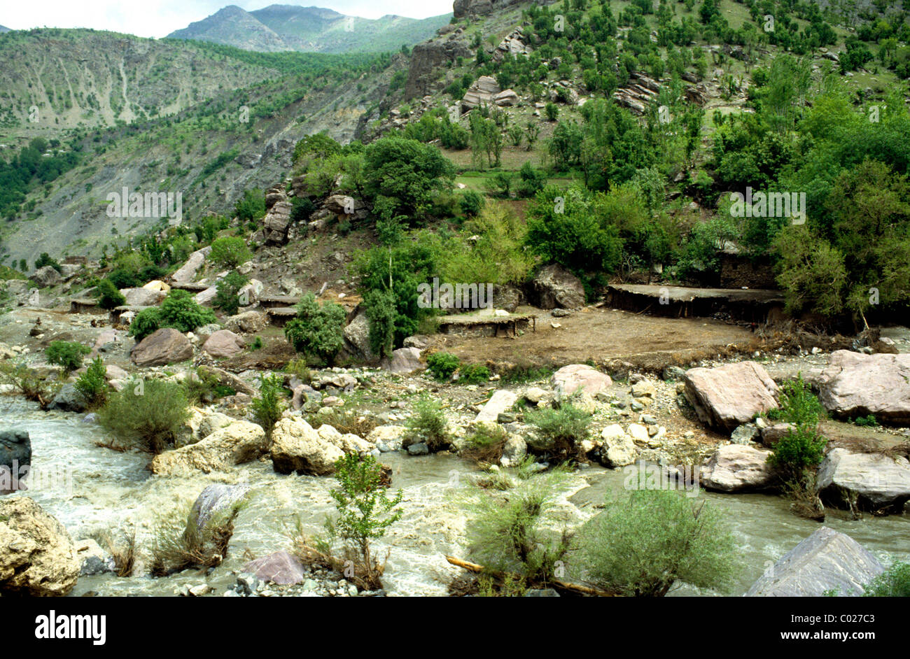 Iranisch-irakischen Grenze, Schmuggler Route in Irakisch-Kurdistan. Pferden-Wohnwagen-Carry-Versorgungsmaterialien, Waffe und Handel Stockfoto