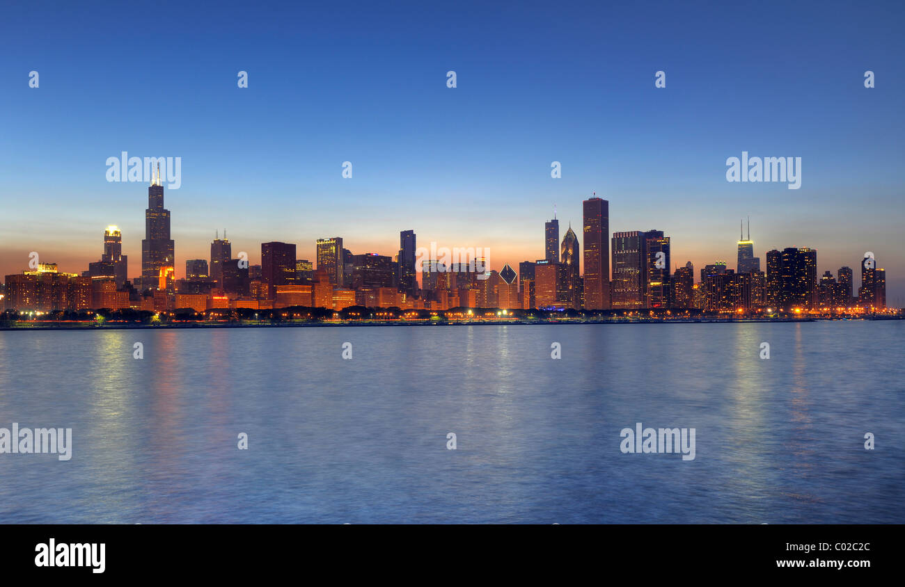 Nacht erschossen, Willis Tower, benannt früher Sears Tower, 311 South Wacker, John Hancock Center, Aon Center, zwei Prudential Plaza Stockfoto