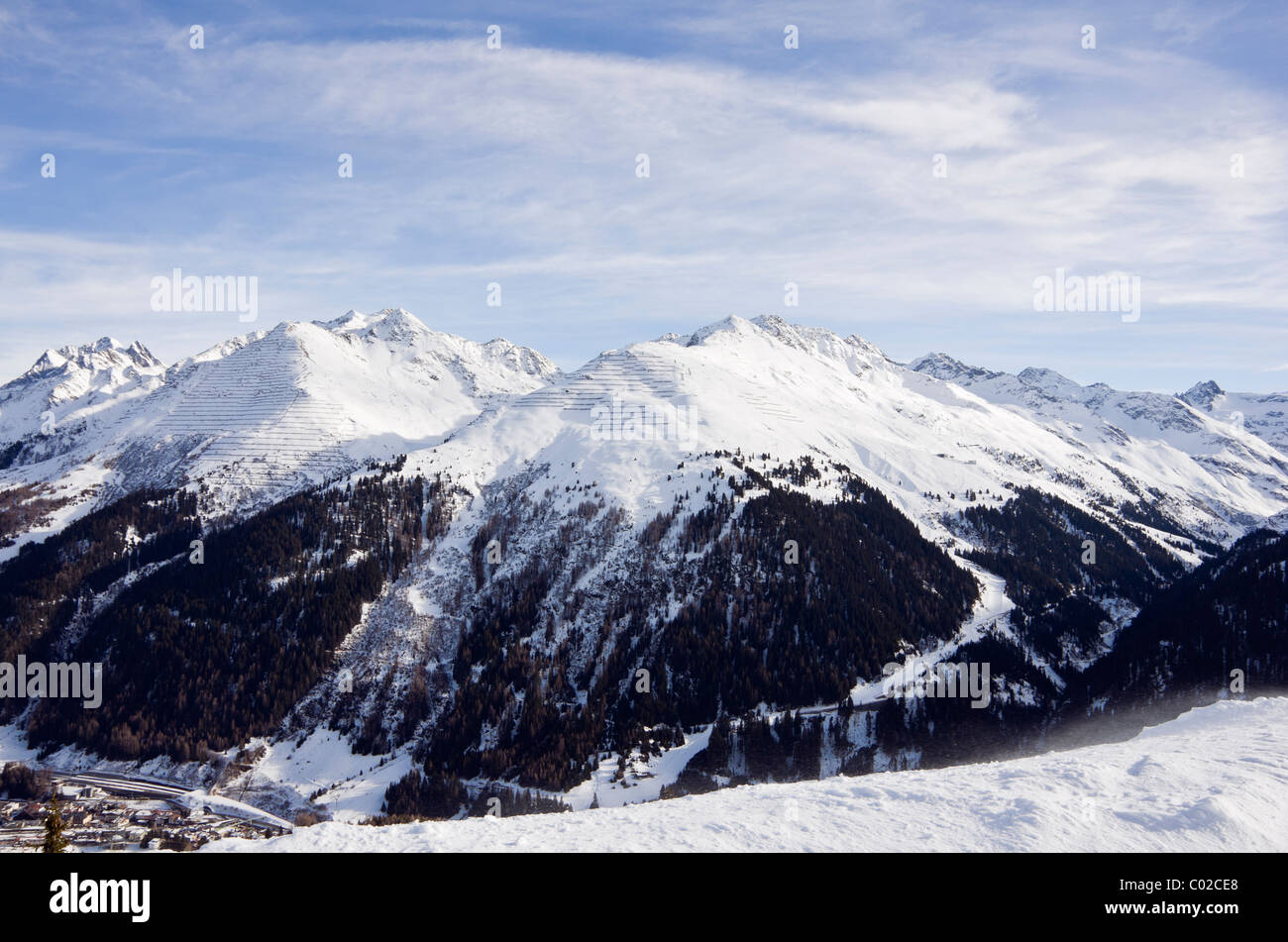 St. Anton Am Arlberg, Tirol, Österreich, Europa. Blick über Das Tal Von ...