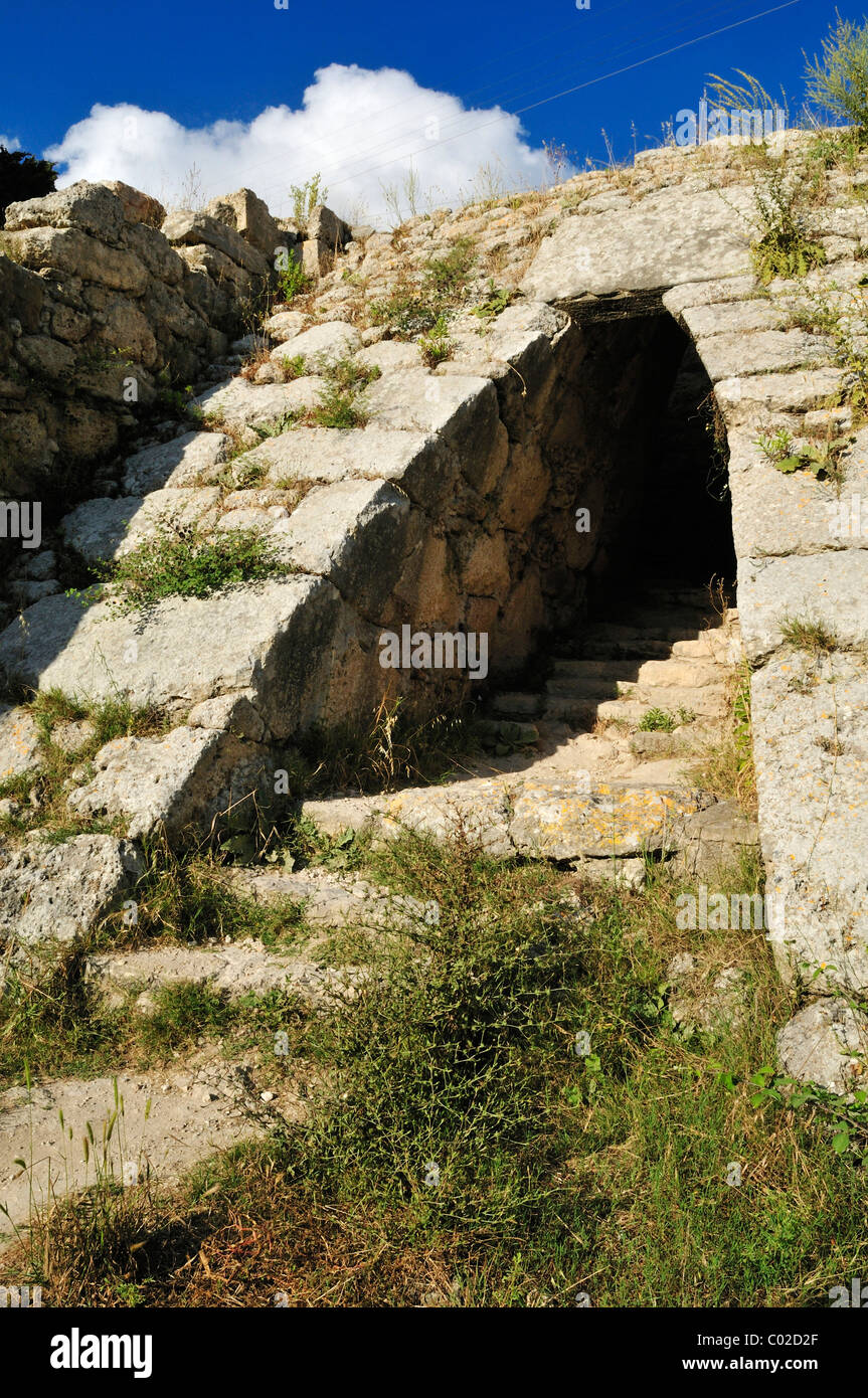 Antike Stadttor auf die archäologische Stätte von Ugarit in der Nähe von Latakia, Syrien, Nahost, Westasien Stockfoto