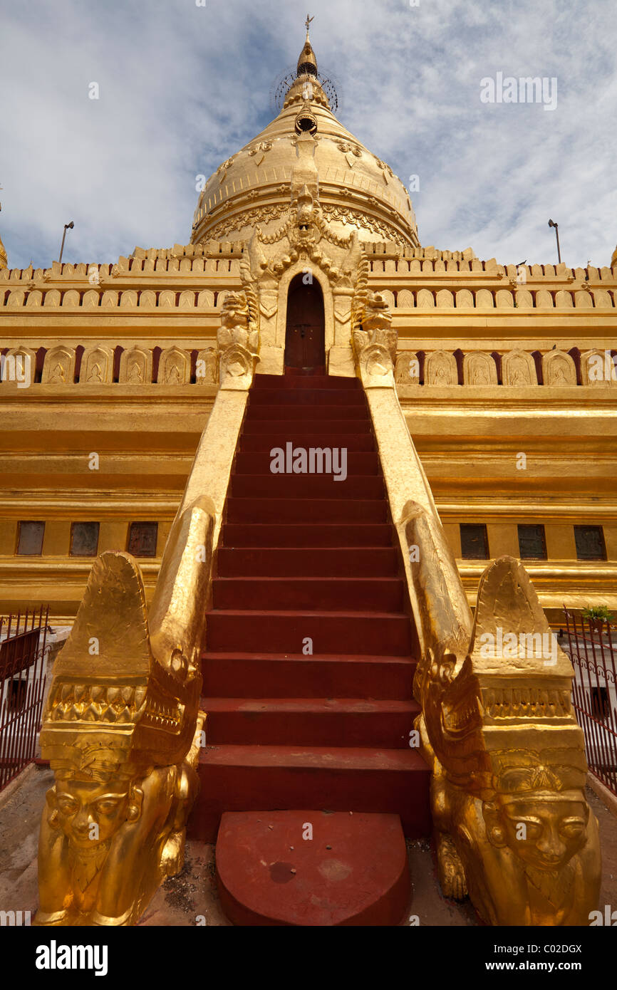 Treppe, Shwezigon Pagode, Nyaung Oo, Bagan, Birma-Myanmar Stockfoto