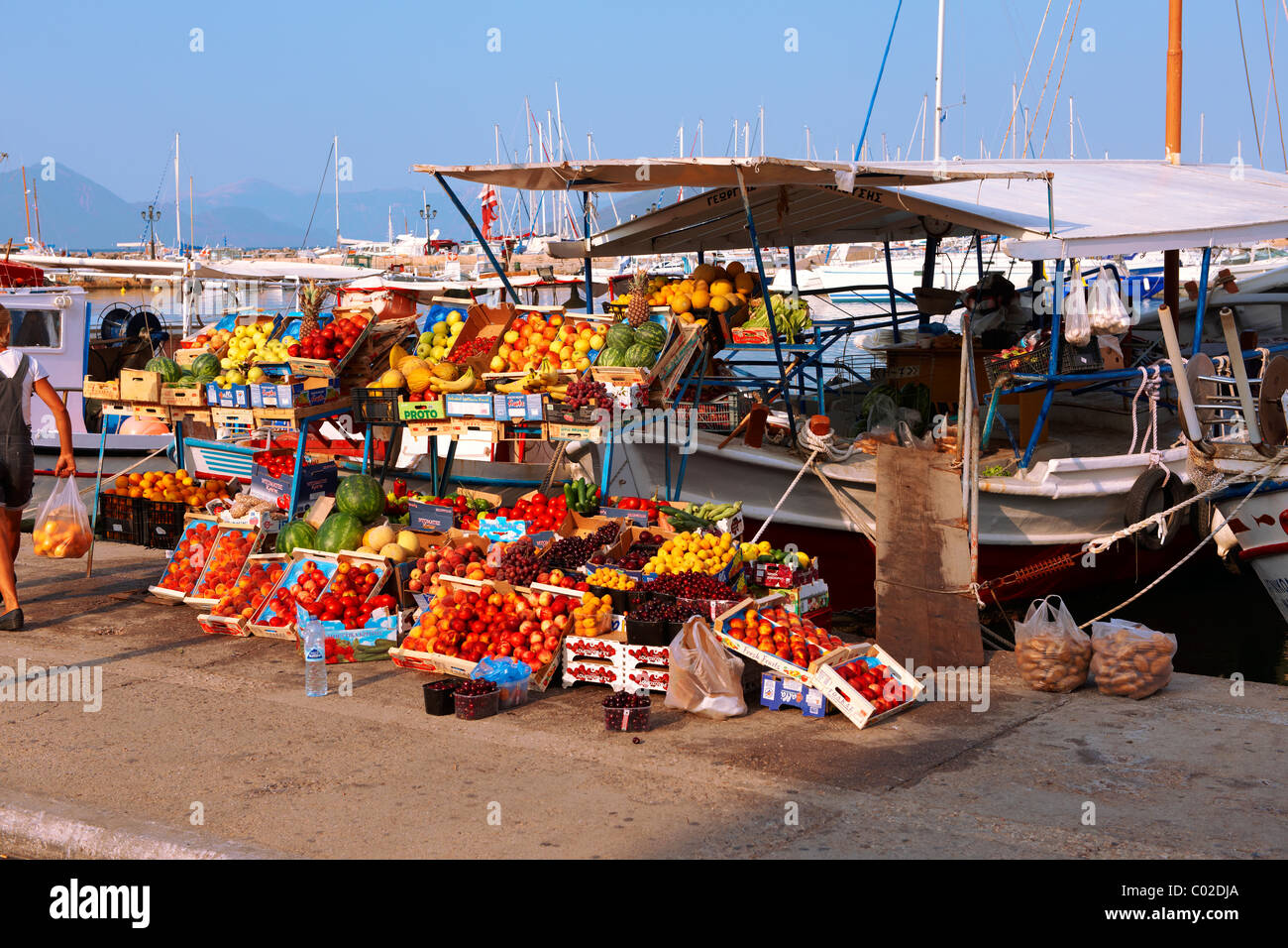 Hafen Seite Obst Stall, Aegina Port, griechischen Saronischen Inseln. Stockfoto