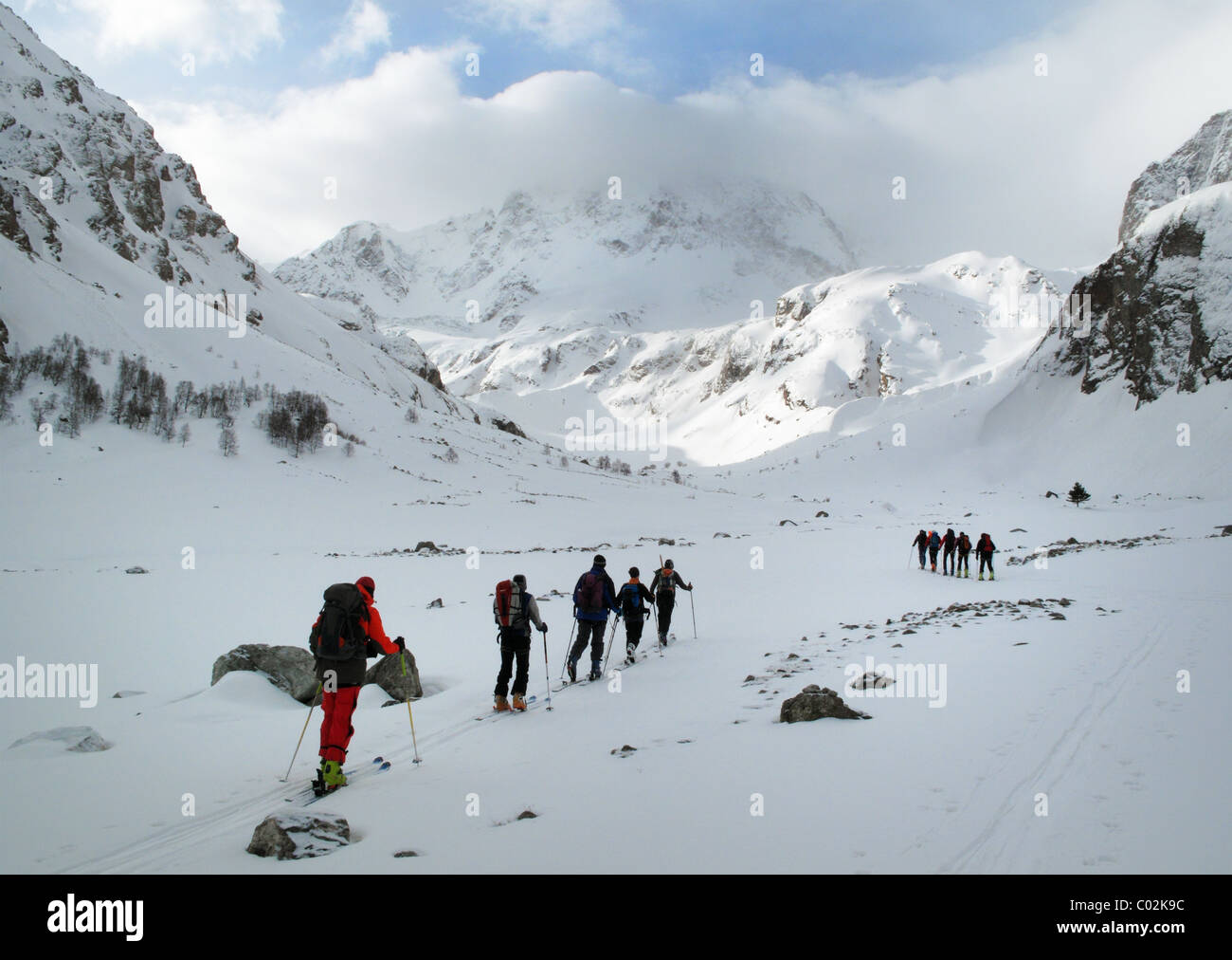 Skitouren im Adyrsu-Tal in der Elbrus-Region des Kaukasus, Russland Stockfoto