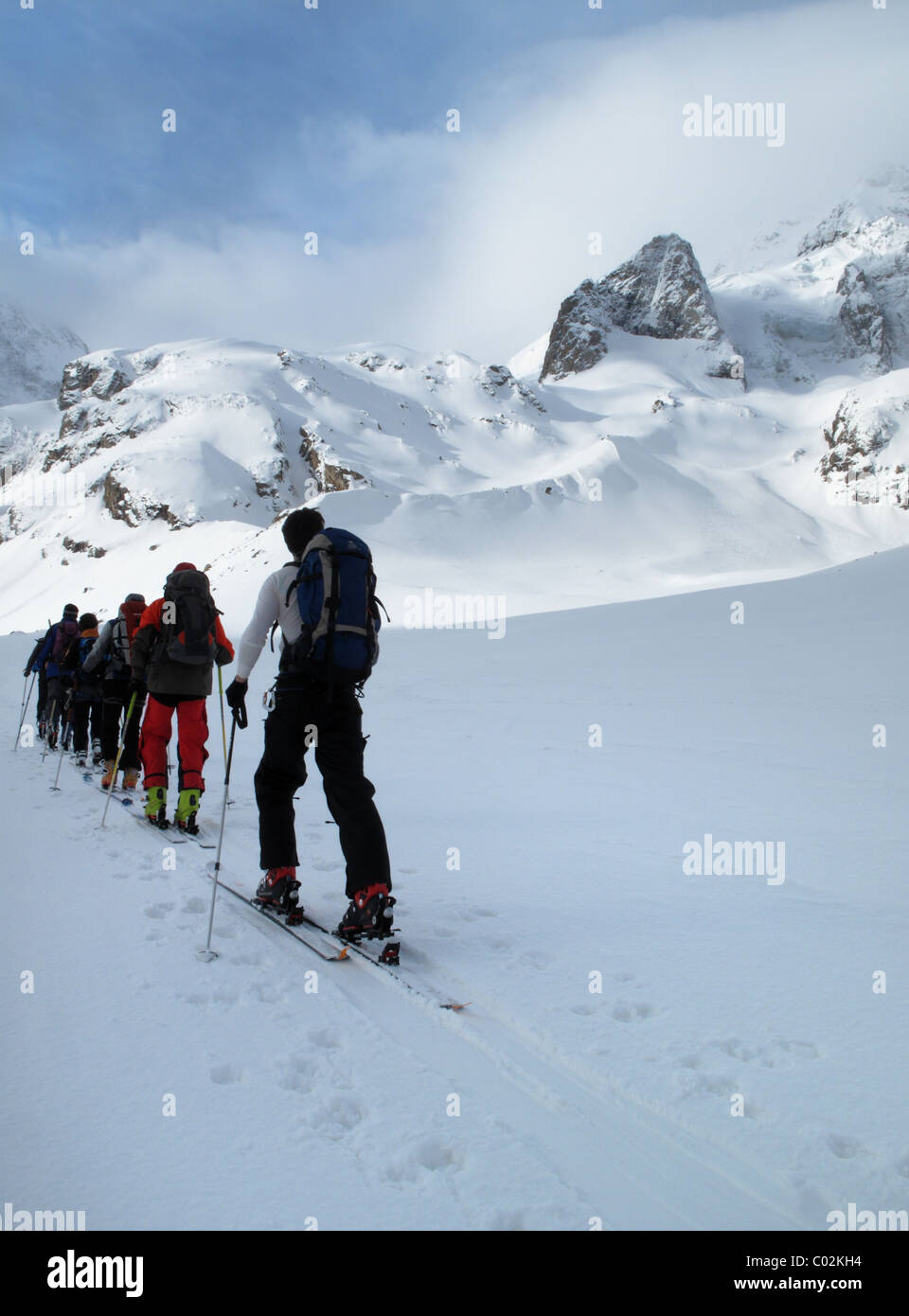Skitouren im Adyrsu-Tal in der Elbrus-Region des Kaukasus, Russland Stockfoto