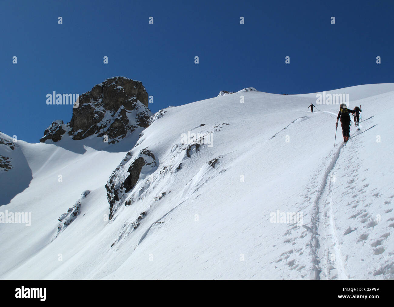 Skitouren im Adyrsu-Tal in der Elbrus-Region des Kaukasus, Russland Stockfoto
