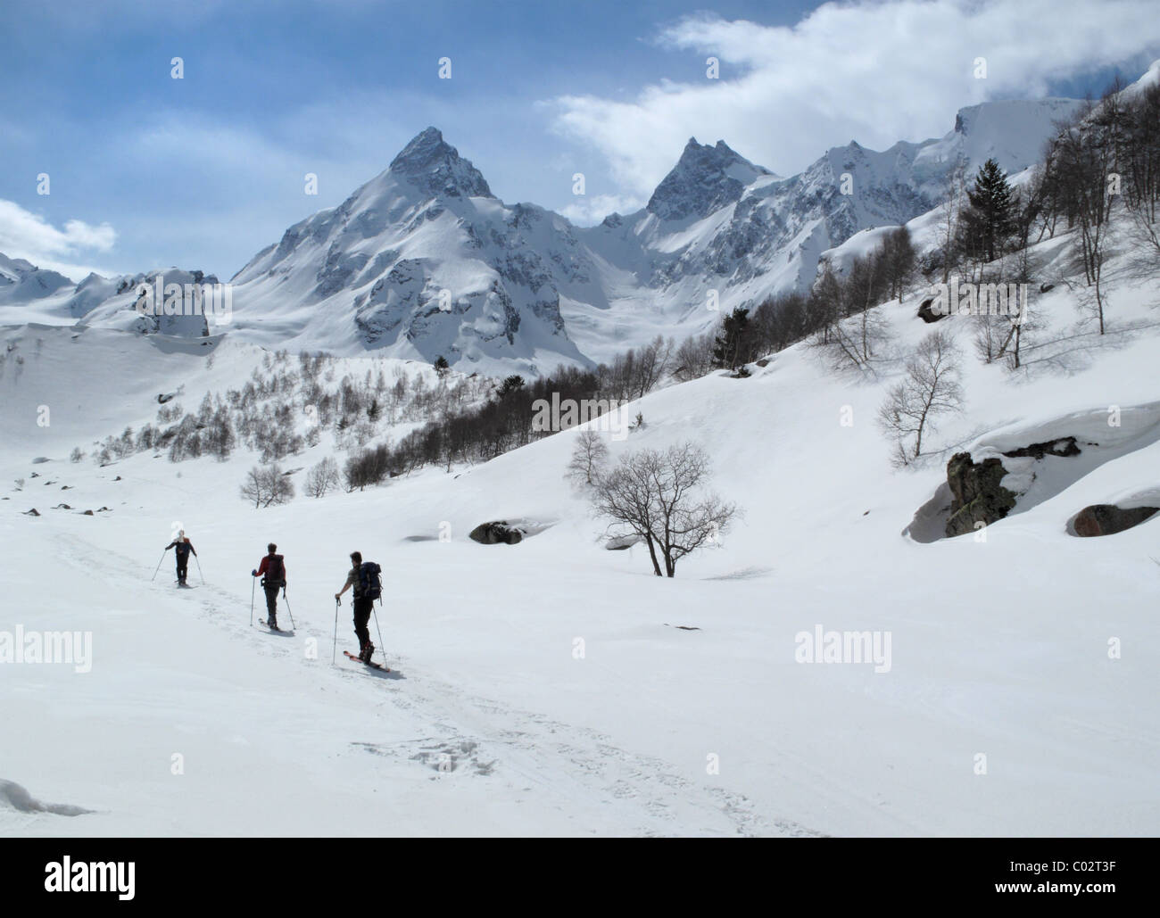 Skitouren im Adylsu-Tal, in der Elbrus-Region des Kaukasus, Russland Stockfoto