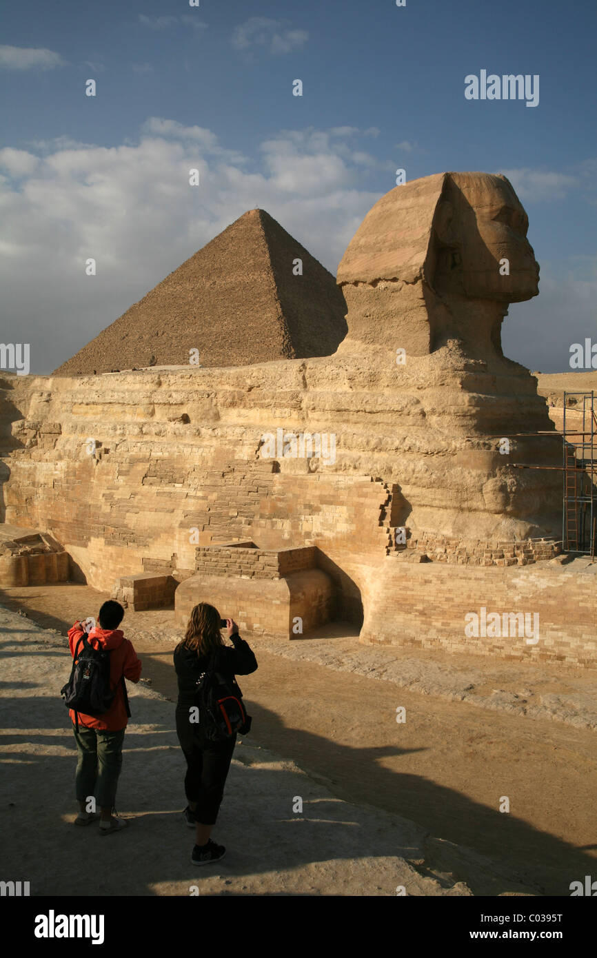 Sphinx und Pyramide, Gizeh, Kairo, Ägypten Stockfoto