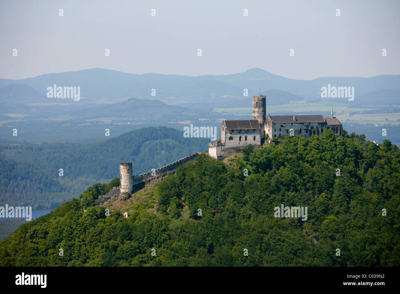 Aerial View, Schloss und Burg Hügel, Ceska Lipa, Mladá Boleslav, Mittelböhmen, Tschechien, Europa Stockfoto