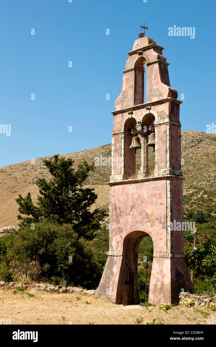 Glockenturm einer verlassenen Kirche, Paleo Perithia, verlassenen Dorf, Nord-Ost-Corfu, Korfu, Ionische Inseln, Griechenland Stockfoto