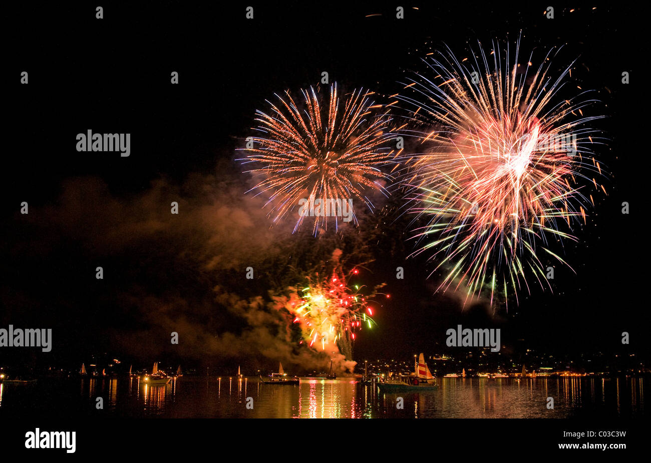 Feuerwerk in Rottach-Egern, Tegernsee See, Bayern, Deutschland, Europa Stockfoto