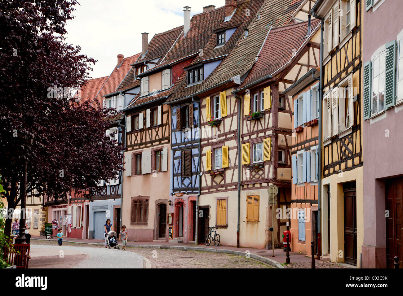 Historisches Fachwerkhaus beherbergt, Colmar, Elsass, Frankreich, Europa Stockfoto