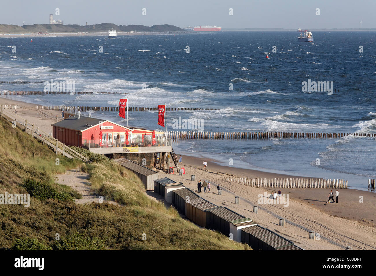 Strand an der Nordsee in der Nähe von Zoutelande, Strandhütte