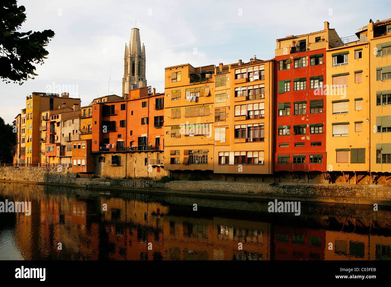 Stadtbild mit dem Fluss Onyar, Girona, Katalonien, Spanien, Europa Stockfoto