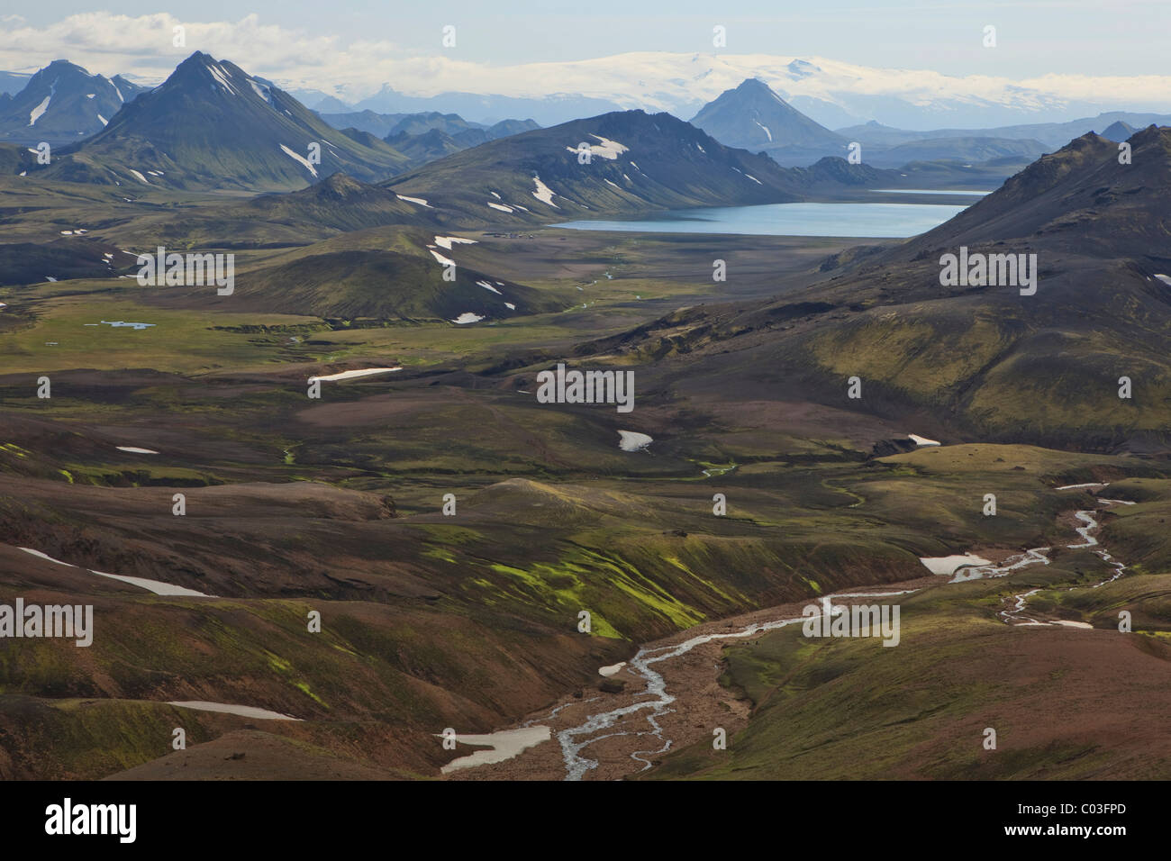 Vulkanische Landschaft mit Schneefeldern vor Eyjafjallajoekull Gletscher, Island, Europa Stockfoto