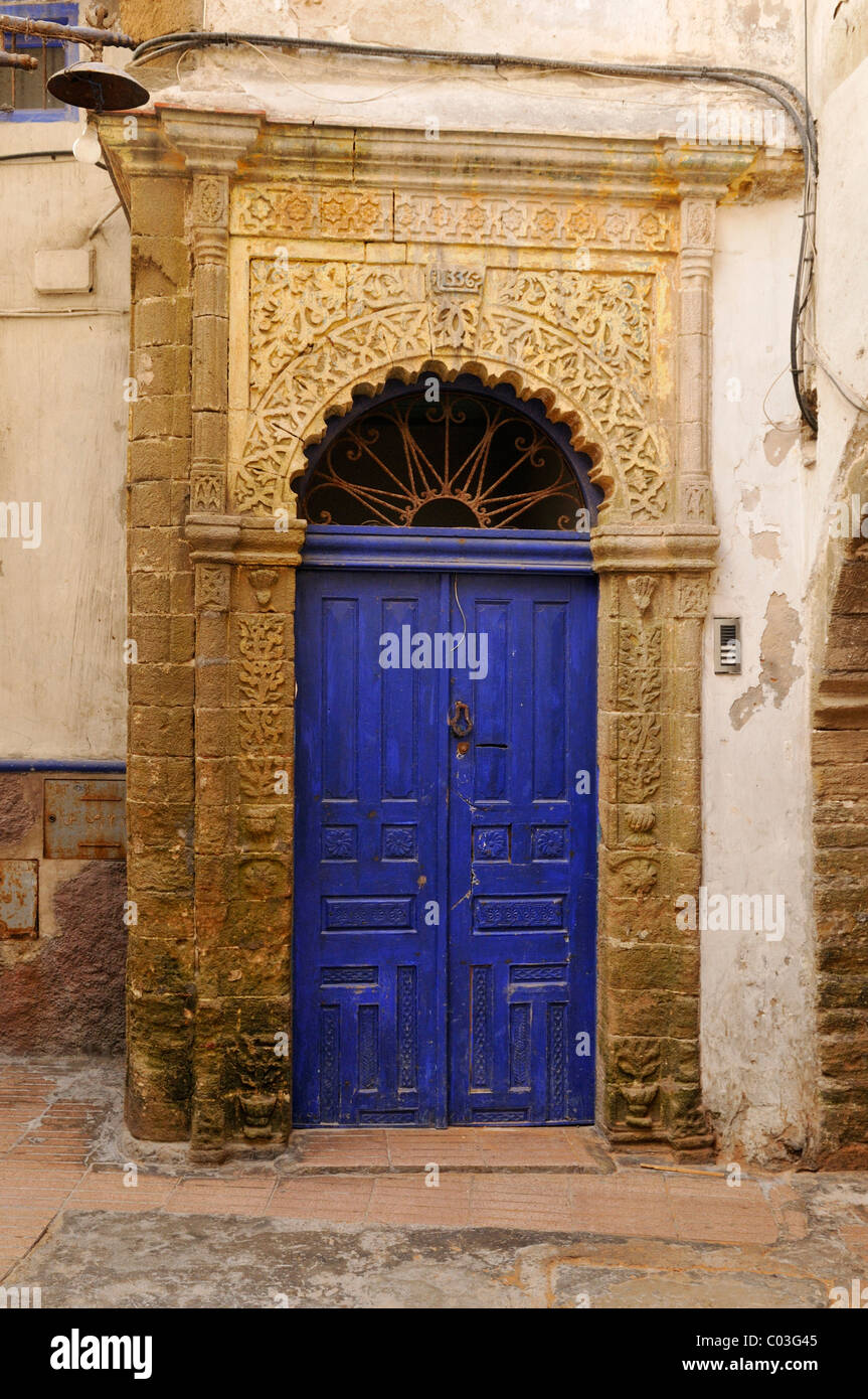 Alte Tür in Altstadt von Essaouira, UNESCO-Weltkulturerbe, Marokko, Nordafrika Stockfoto