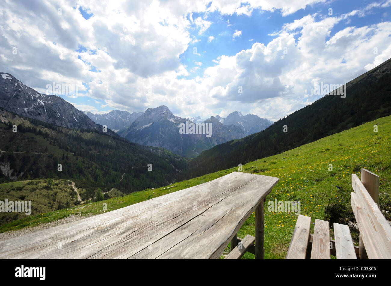 Blick vom Rastplatz bei Plumsjochhuette Hütte im Karwendelgebirge, Tirol, Österreich, Europa Stockfoto