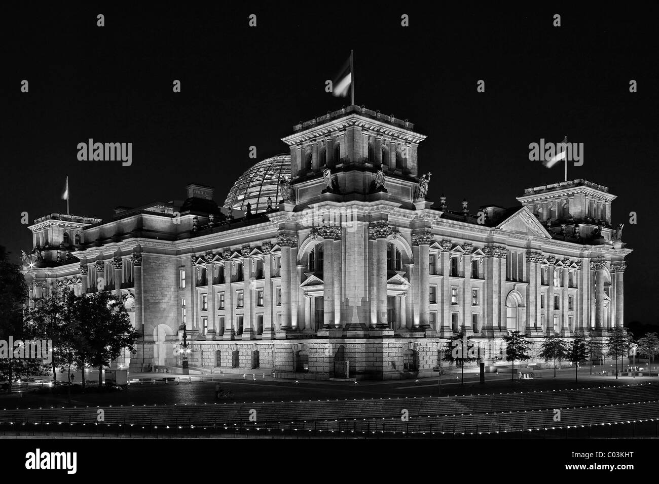 Nachtansicht des Reichstagsgebäudes, Regierungsviertel, Berlin, Deutschland, Europa Stockfoto