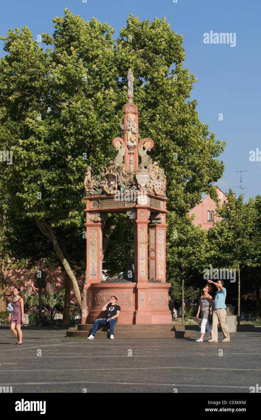 Marktbrunnen gemacht von farbigen Sandstein, Altstadt, Mainz, Rheinland-Pfalz, Deutschland, Europa Stockfoto