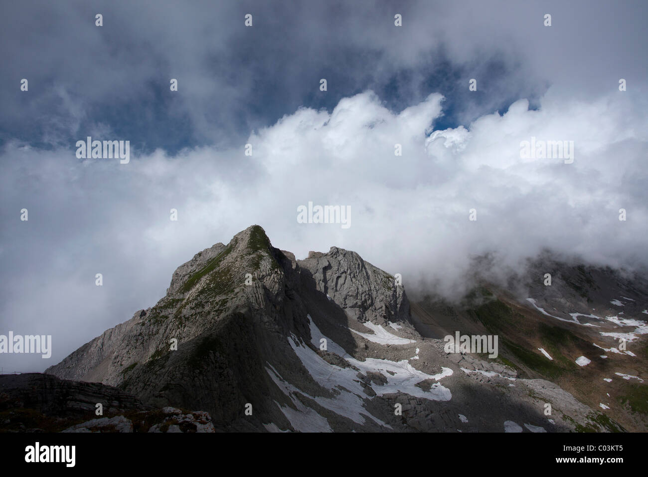 Blick vom Säntis Mountain über die Cloud bedeckten Bereich Alpstein, Appenzell, Schweiz, Alpen, Europa Stockfoto