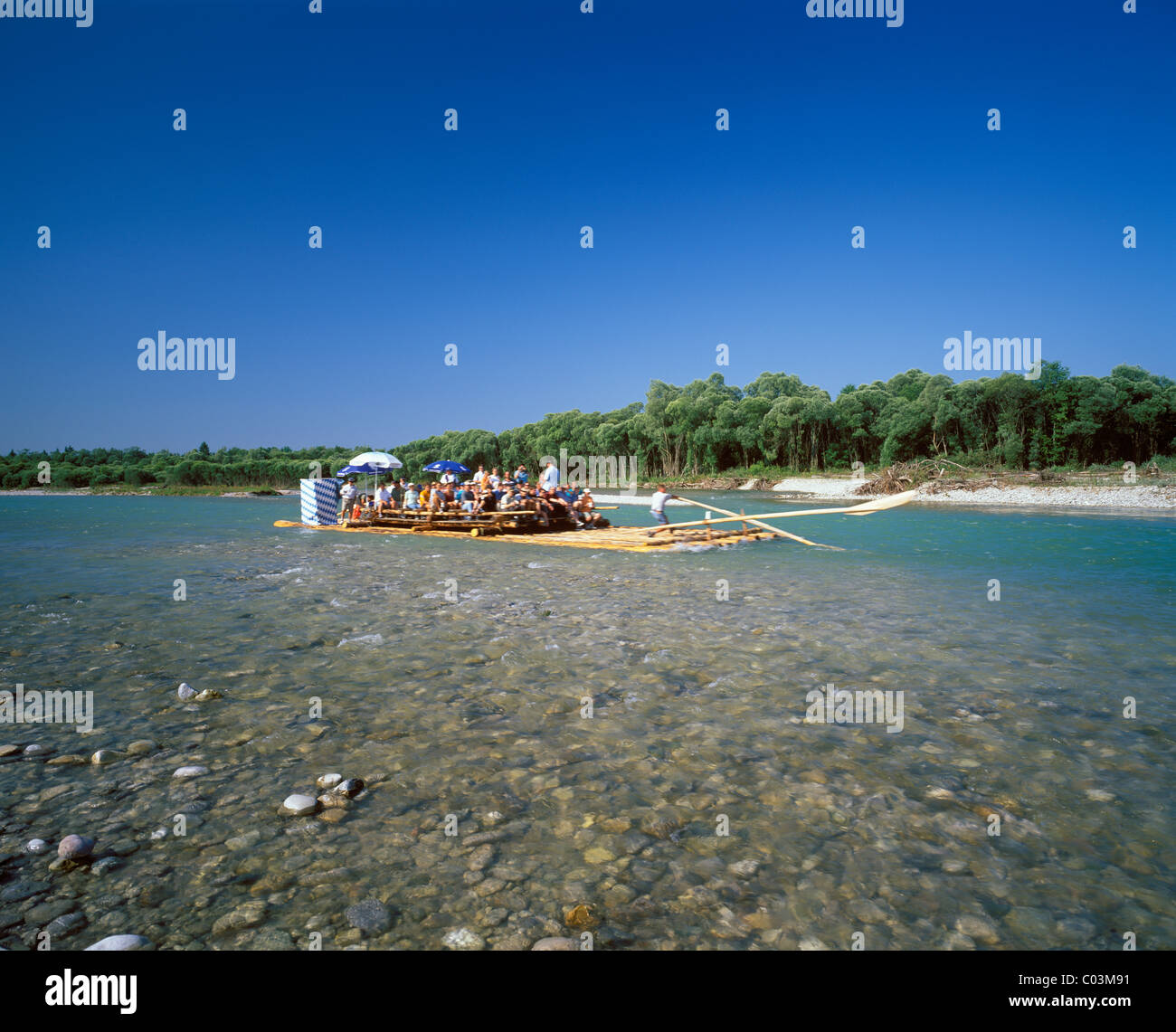 Floß auf der Isar in der Nähe von Wolfratshausen, Pupplinger Au, Upper Bavaria, Bavaria, Germany, Europa Stockfoto