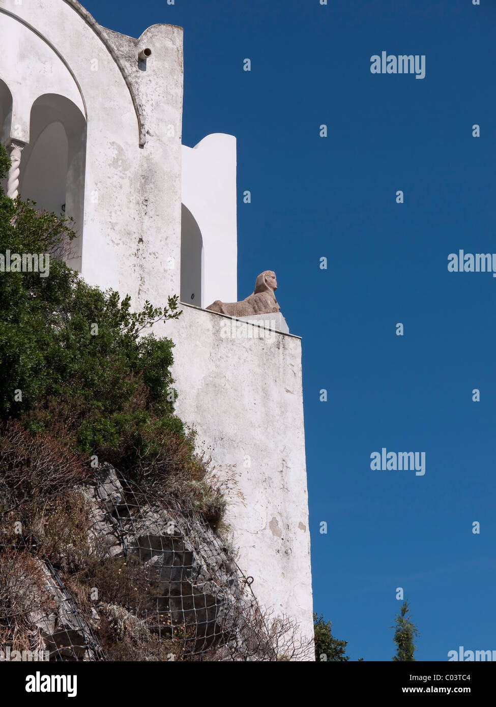 Die Sphinx schaut aus der Villa San Michele wurde das Haus erbaut von Axel Munthe in Anacapri auf der Insel Capri Stockfoto Die Sphinx schaut aus der Villa San Michele wurde das Haus erbaut von Axel Munthe in Anacapri auf der Insel Capri Stockfoto