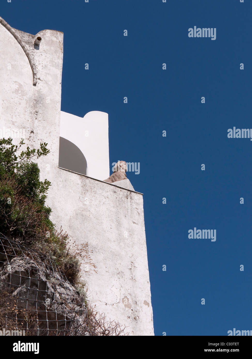 Die Sphinx schaut aus der Villa San Michele wurde das Haus erbaut von Axel Munthe in Anacapri auf der Insel Capri Stockfoto Die Sphinx schaut aus der Villa San Michele wurde das Haus erbaut von Axel Munthe in Anacapri auf der Insel Capri Stockfoto
