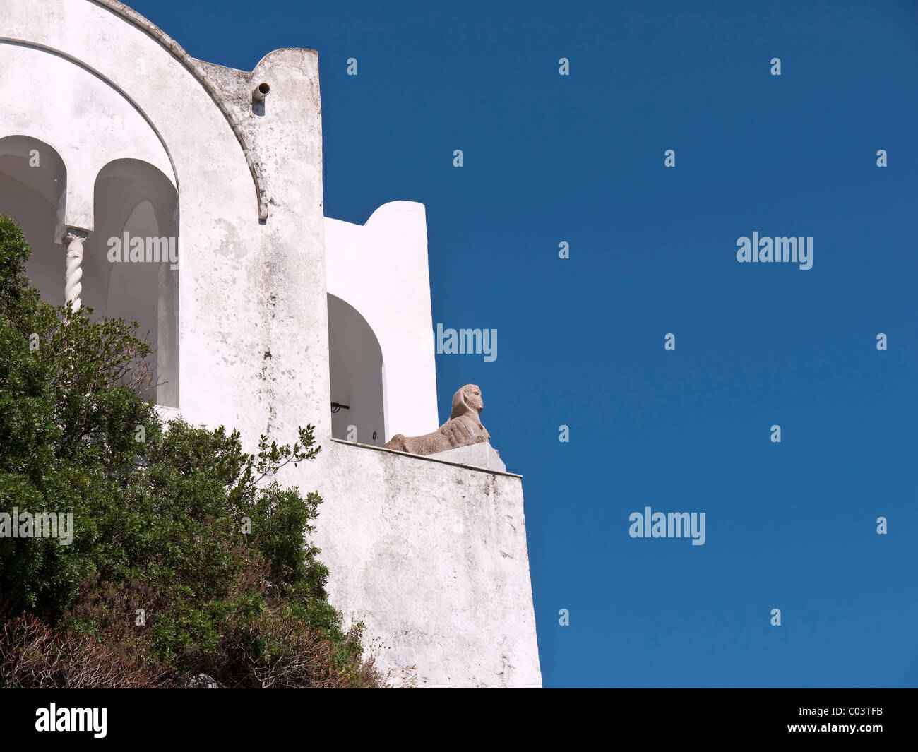 Die Sphinx schaut aus der Villa San Michele wurde das Haus erbaut von Axel Munthe in Anacapri auf der Insel Capri Stockfoto Die Sphinx schaut aus der Villa San Michele wurde das Haus erbaut von Axel Munthe in Anacapri auf der Insel Capri Stockfoto