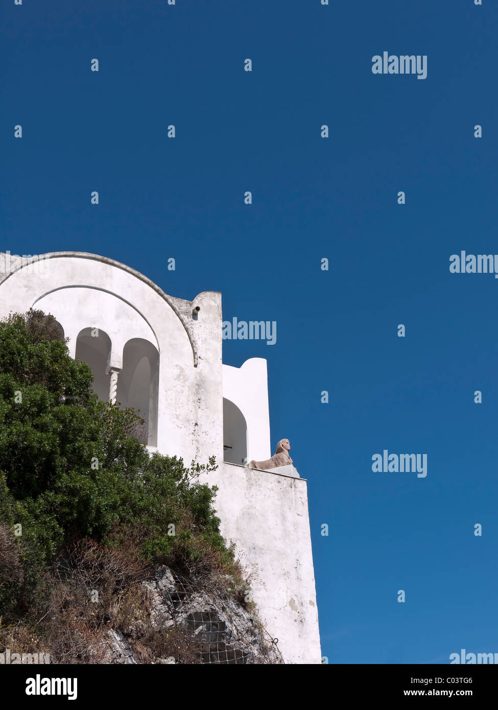 Die Sphinx schaut aus der Villa San Michele wurde das Haus erbaut von Axel Munthe in Anacapri auf der Insel Capri Stockfoto Die Sphinx schaut aus der Villa San Michele wurde das Haus erbaut von Axel Munthe in Anacapri auf der Insel Capri Stockfoto