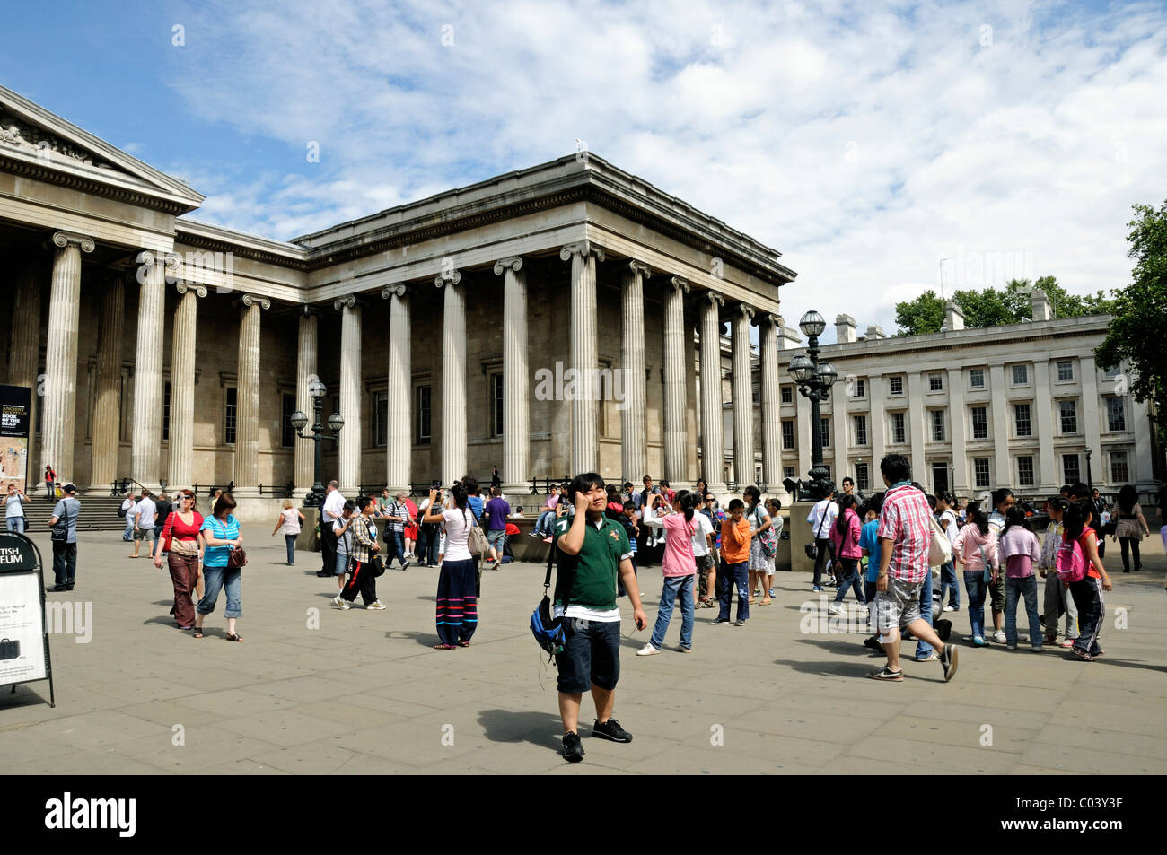 Touristen vor British Museum Bloomsbury London England UK Stockfoto