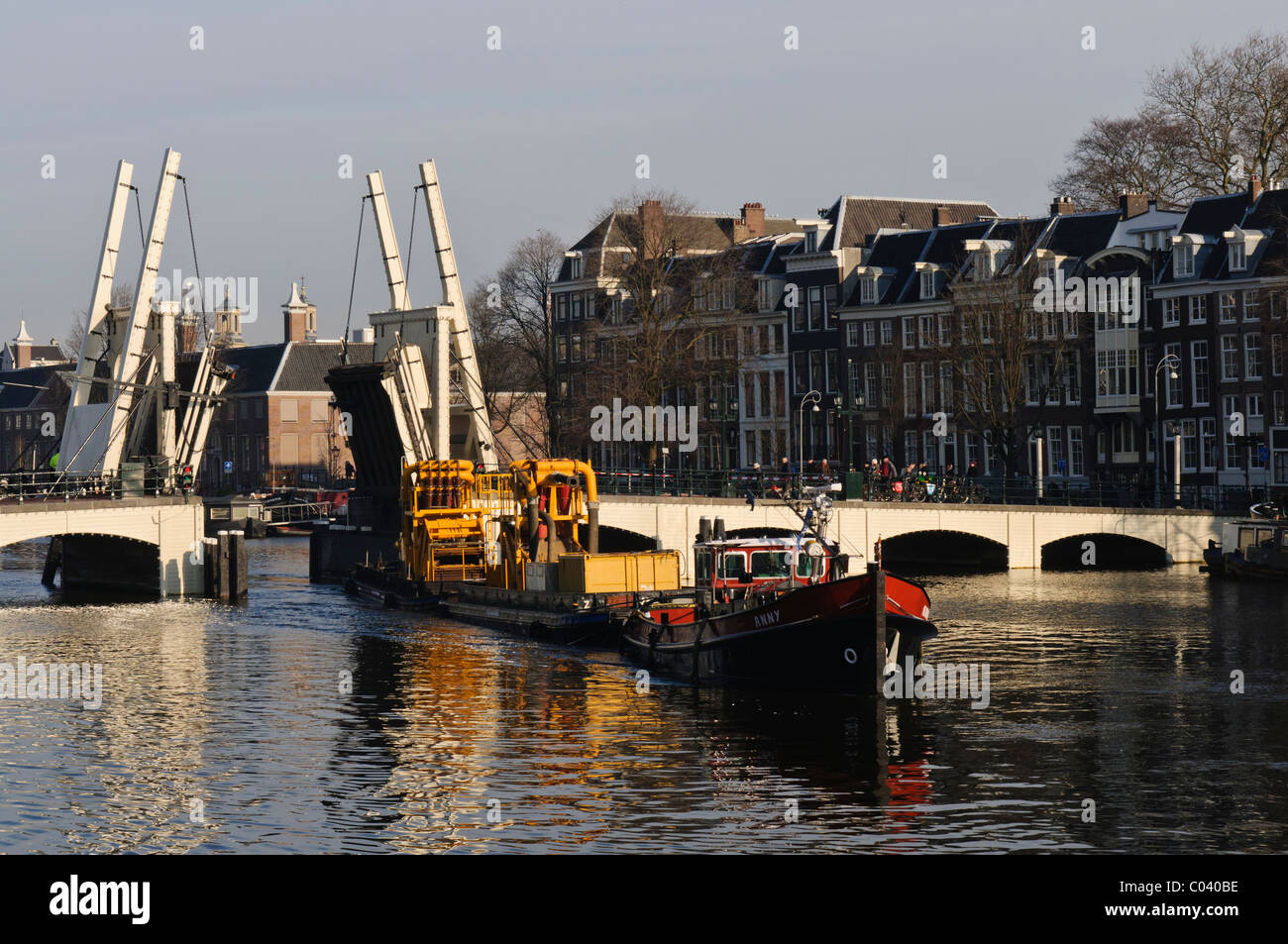 Brücke über einen Kanal in Amsterdam Stockfoto