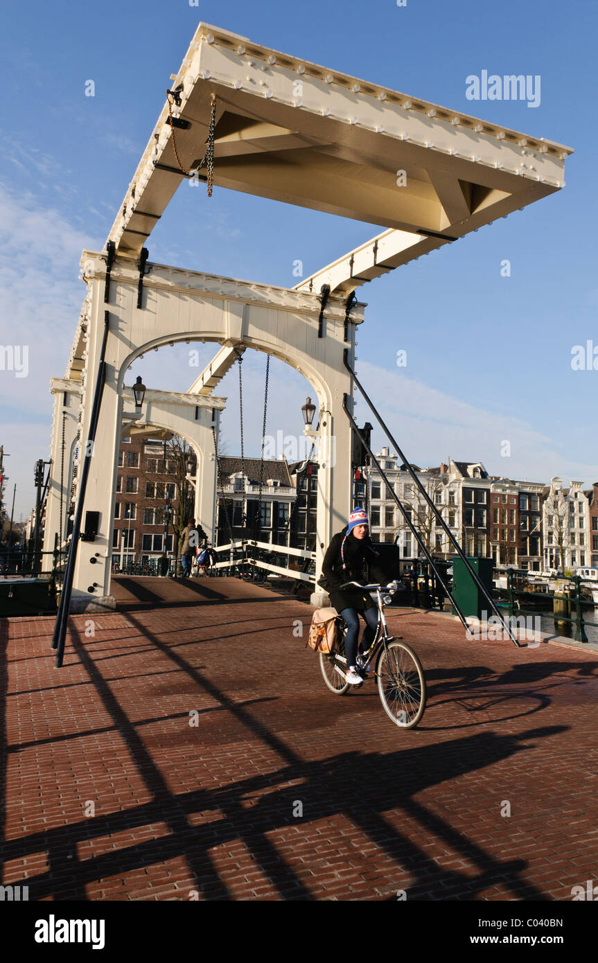 Brücke über einen Kanal in Amsterdam Stockfoto