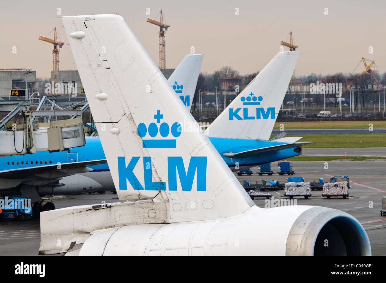 Air France KLM Flugzeuge auf dem Vorfeld des Flughafen Amsterdam Schiphol Stockfoto