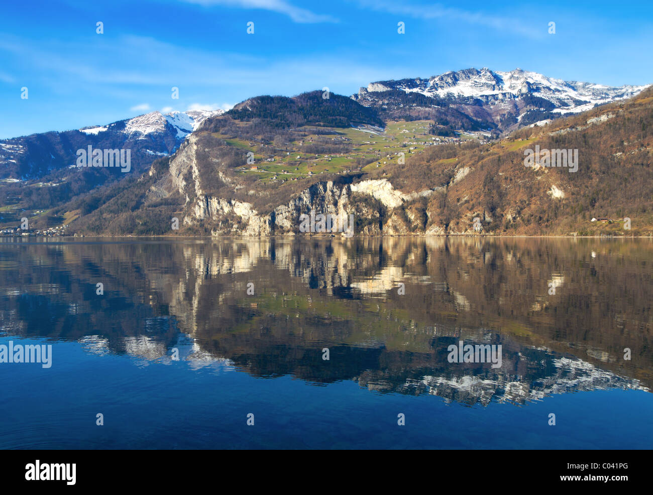 Schweiz - Walensee See nr St. Gallen. Aufgenommen mit Canon 7D und Sigma 17-50mm F2. 8 Objektiv Stockfoto