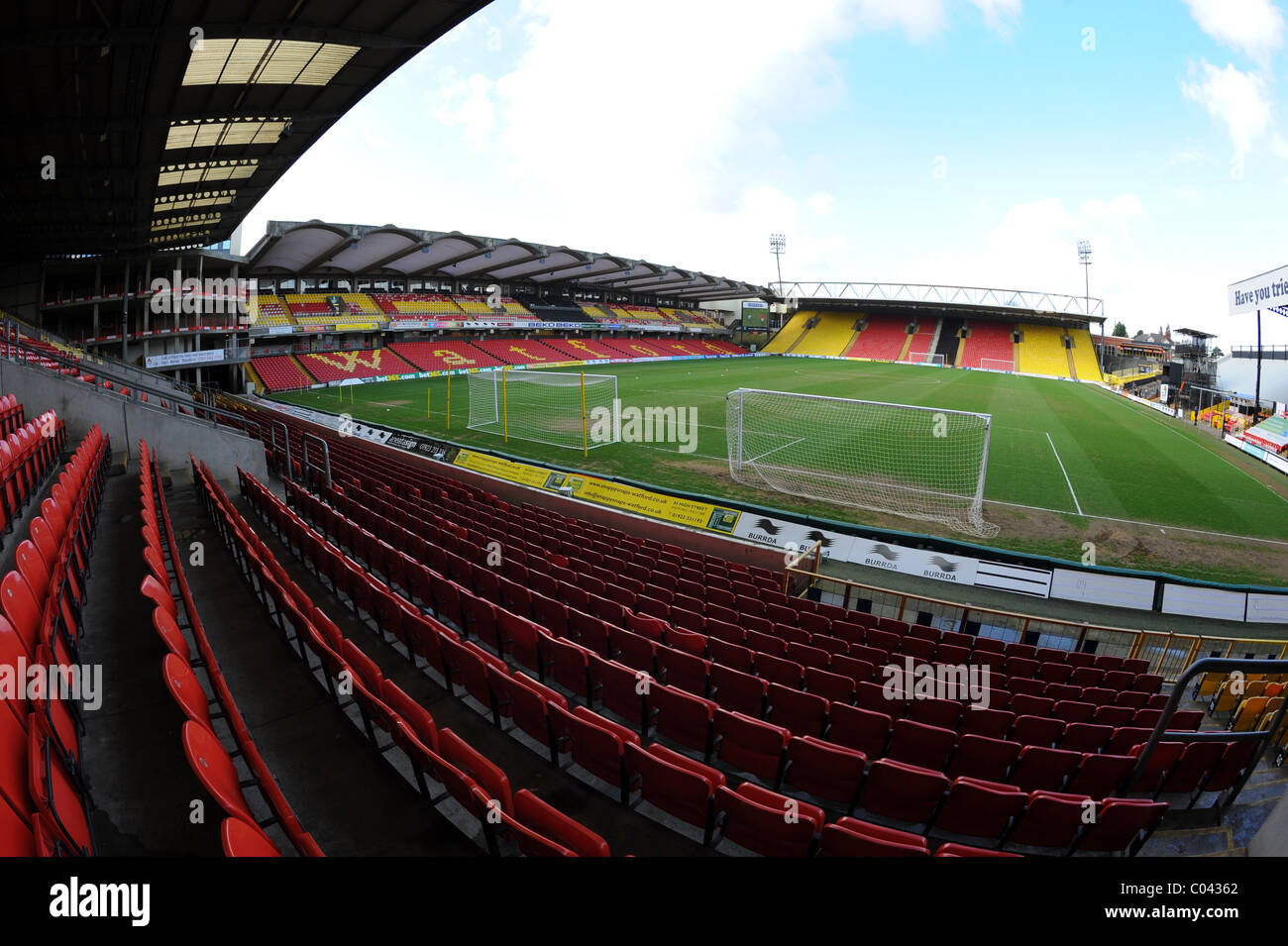 Innenansicht Vicarage Road Stadium, Watford, Heimat des Watford Football Club und Saracens Rugby Football Club Stockfoto